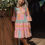 Maelle | Geometrické vzory, výstřih do V, vrstvené šaty ke kolenům